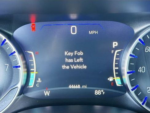 Used 2025 Chrysler Pacifica Limited FWD image 13