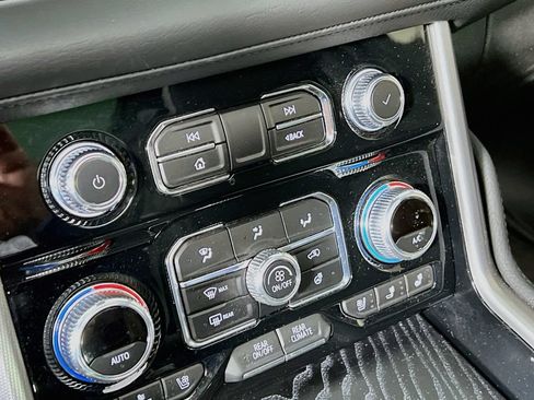 Certified 2024 GMC Yukon Denali w/ Advanced Technology Package AWD/4WD image 14
