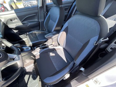 Used 2025 Nissan Versa SV image 36