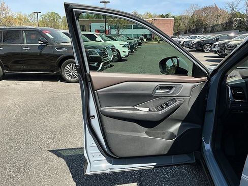 Certified 2023 Nissan Rogue SL image 11