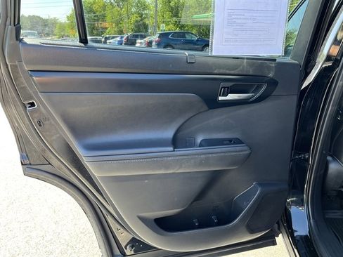 Used 2020 Toyota Highlander XLE AWD/4WD image 31