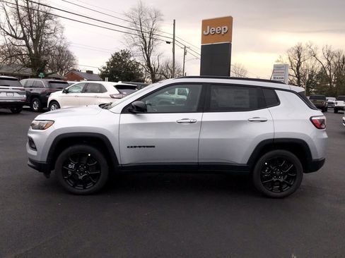 New 2026 Jeep Compass Latitude image 11