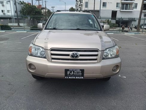 Used 2004 Toyota Highlander 4WD V6 image 2
