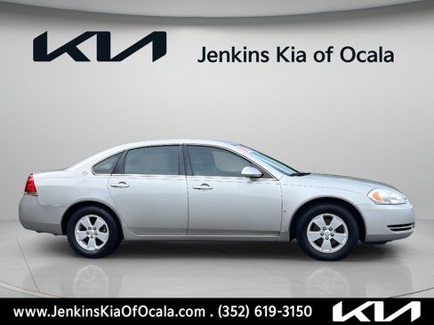 Used 2008 Chevrolet Impala LT FWD image 2