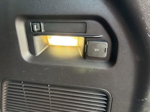 Used 2021 Ford Explorer XLT image 32