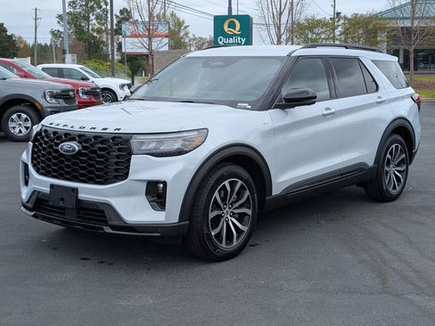 New 2026 Ford Explorer ST-Line image 2