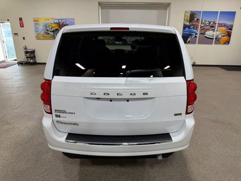 Used 2019 Dodge Grand Caravan SE FWD image 18