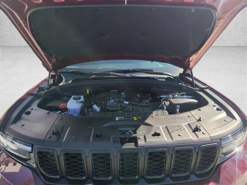 New 2025 Jeep Grand Cherokee Altitude image 15