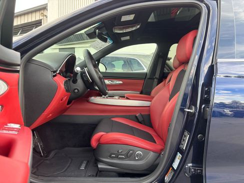 Used 2025 Genesis GV70 3.5T Sport image 3