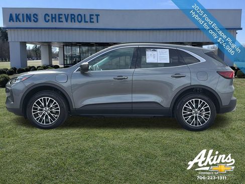Used 2025 Ford Escape SE FWD image 10