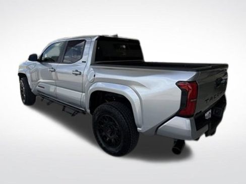 Used 2026 Toyota Tacoma SR5 AWD/4WD image 5