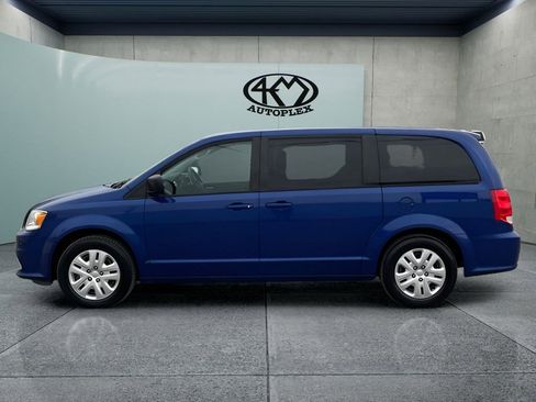 Used 2018 Dodge Grand Caravan SE w/ UConnect Hands-Free Group FWD image 6