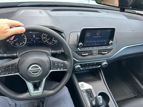 Used 2022 Nissan Altima 2.5 SV FWD image 25