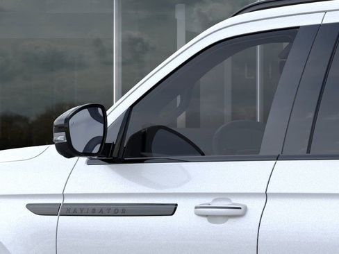 New 2025 Lincoln Navigator Reserve w/ Jet Appearance Package AWD/4WD image 20