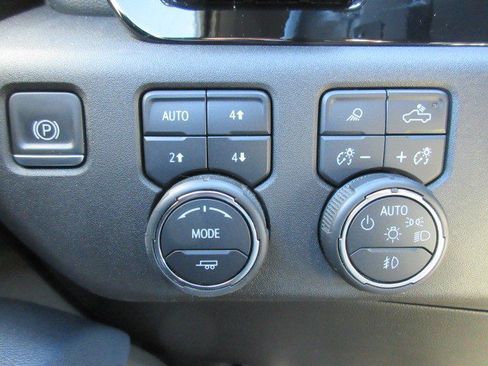 Used 2022 Chevrolet Silverado 1500 High Country w/ Technology Package image 26