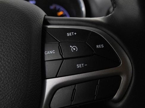 Used 2022 Jeep Grand Cherokee Limited image 28