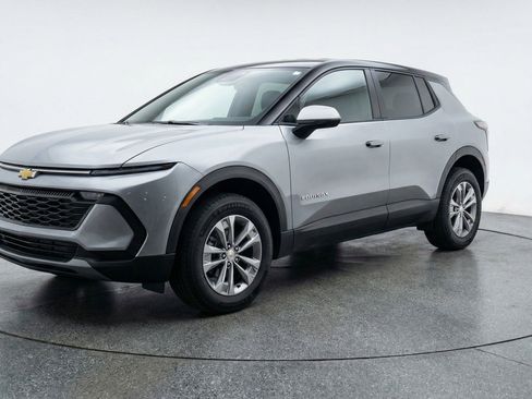 Used 2025 Chevrolet Equinox LT image 3