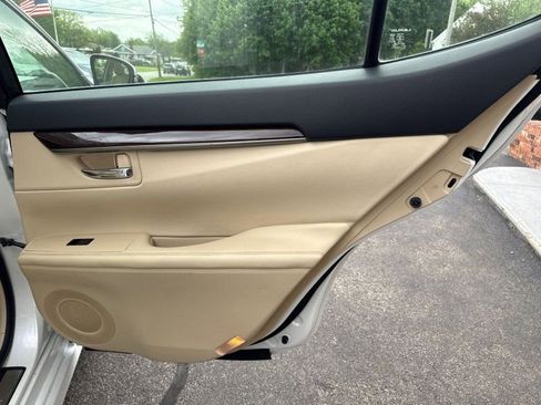 Used 2013 Lexus ES 350 w/ Luxury Pkg FWD image 19