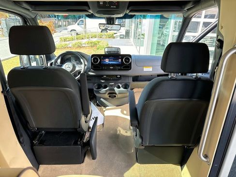 Used 2025 Mercedes-Benz Sprinter 3500 image 10
