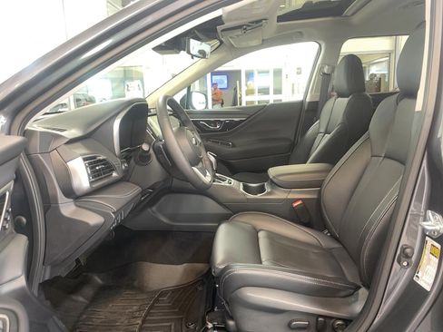Used 2025 Subaru Outback Touring AWD/4WD image 9
