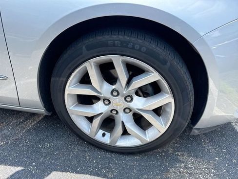 Used 2015 Chevrolet Impala LTZ FWD image 5