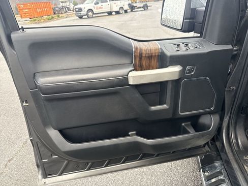 Used 2019 Ford F150 Lariat w/ Equipment Group 502A Luxury AWD/4WD image 21