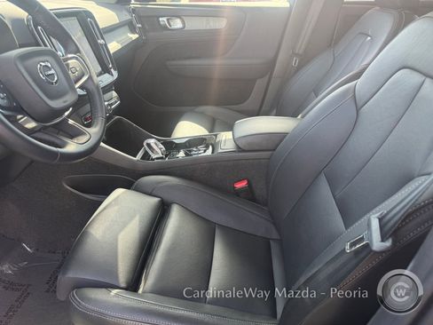 Used 2025 Volvo XC40 B5 Plus image 14