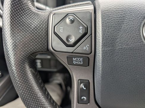 Used 2017 Toyota Tacoma TRD Sport image 23