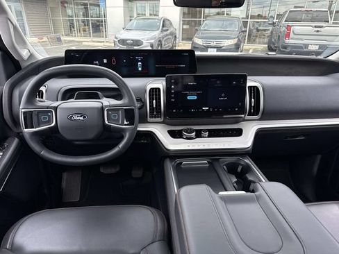 Used 2025 Ford Expedition Active AWD/4WD image 15
