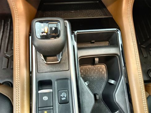 Used 2023 Nissan Pathfinder Platinum image 21