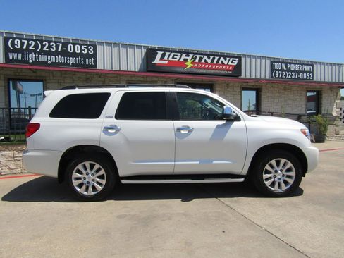 Used 2017 Toyota Sequoia Platinum RWD image 5