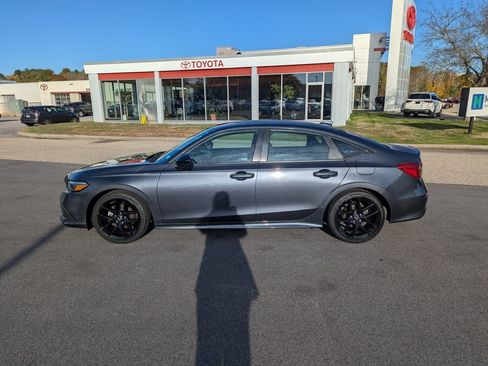 Used 2022 Honda Civic Sport image 2