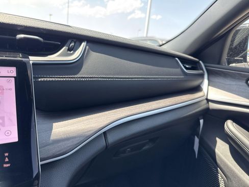 New 2025 Jeep Grand Cherokee Limited w/ Black Appearance Package image 22