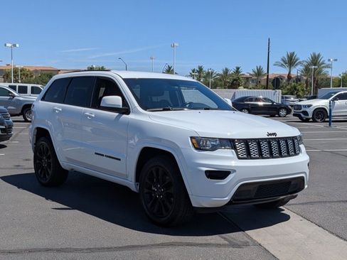 Used 2021 Jeep Grand Cherokee Laredo X RWD image 3