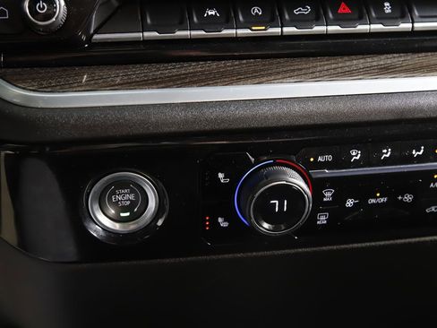 Used 2022 Chevrolet Silverado 1500 LT AWD/4WD image 18