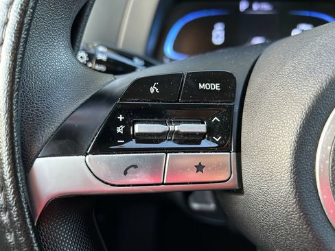 Used 2025 Hyundai Elantra SE FWD image 20