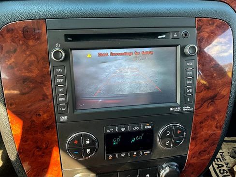 Used 2014 Chevrolet Suburban LTZ image 20