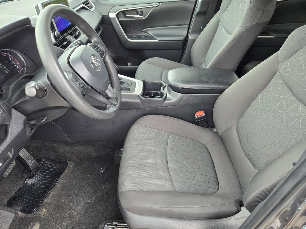 Used 2024 Toyota RAV4 XLE FWD image 9