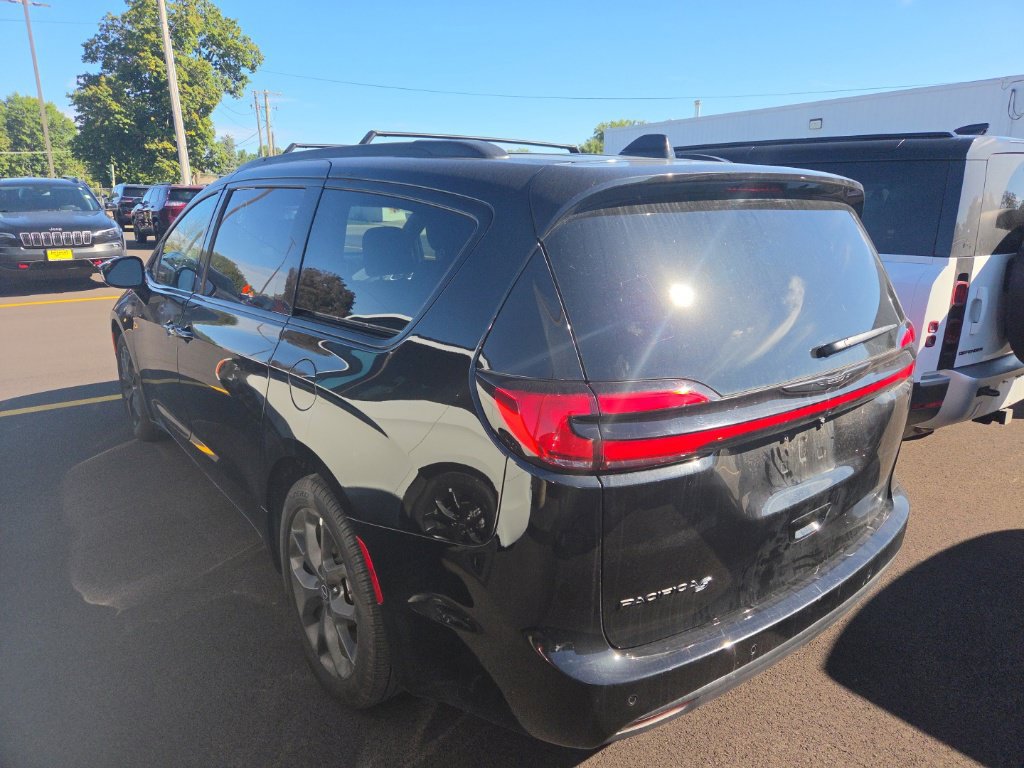 Used 2026 Chrysler Pacifica Select w/ S Appearance Package FWD image 2