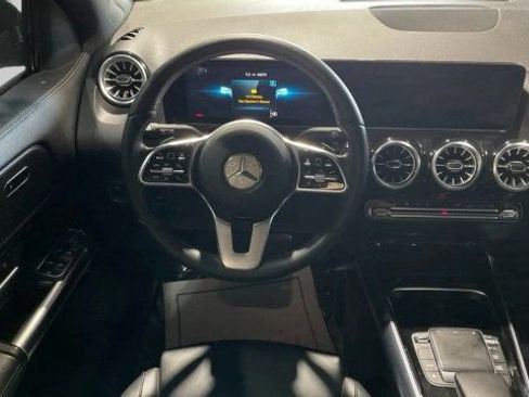 Used 2022 Mercedes-Benz GLA 250 w/ Premium Package Lite image 15