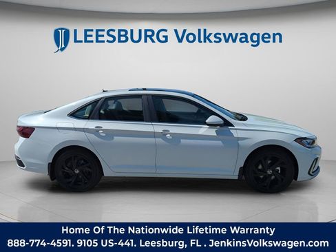 New 2026 Volkswagen Jetta SE FWD image 3
