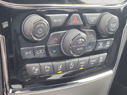 Used 2020 Jeep Grand Cherokee Limited image 16