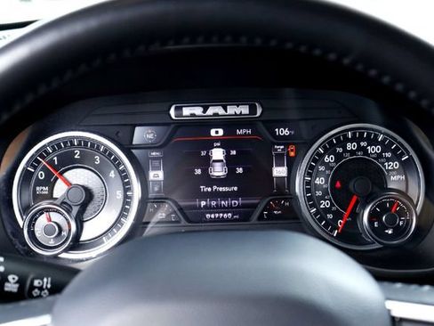 Used 2024 RAM 1500 Laramie AWD/4WD image 14