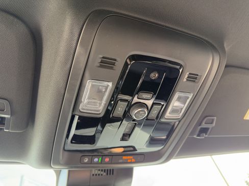 New 2026 Chevrolet Suburban Premier image 17