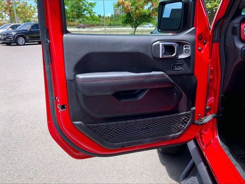 Used 2022 Jeep Wrangler Unlimited Rubicon w/ Dual Top Group AWD/4WD image 23