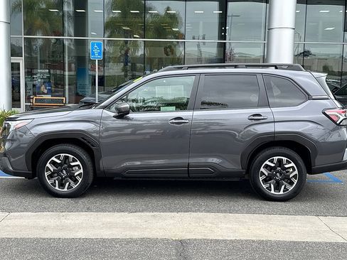 Certified 2025 Subaru Forester Premium AWD/4WD image 7
