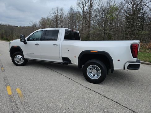 Used 2025 GMC Sierra 3500 Denali Ultimate AWD/4WD image 8