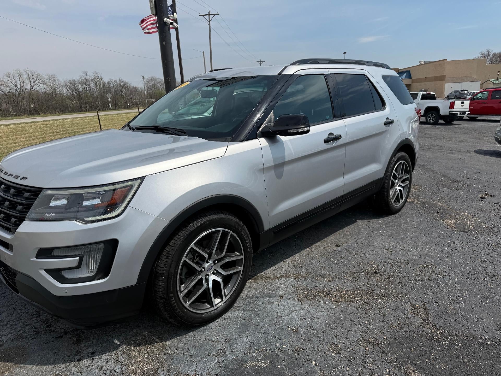 Used 2017 Ford Explorer Sport w/ Equipment Group 401A AWD/4WD image 2