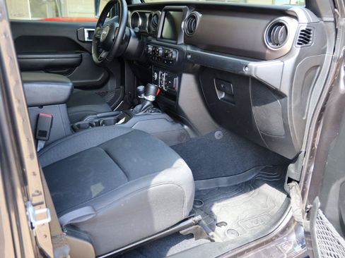 Used 2020 Jeep Gladiator Sport w/ Quick Order Package 24S AWD/4WD image 10