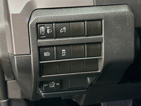 Used 2025 Toyota Tacoma TRD Off-Road image 17